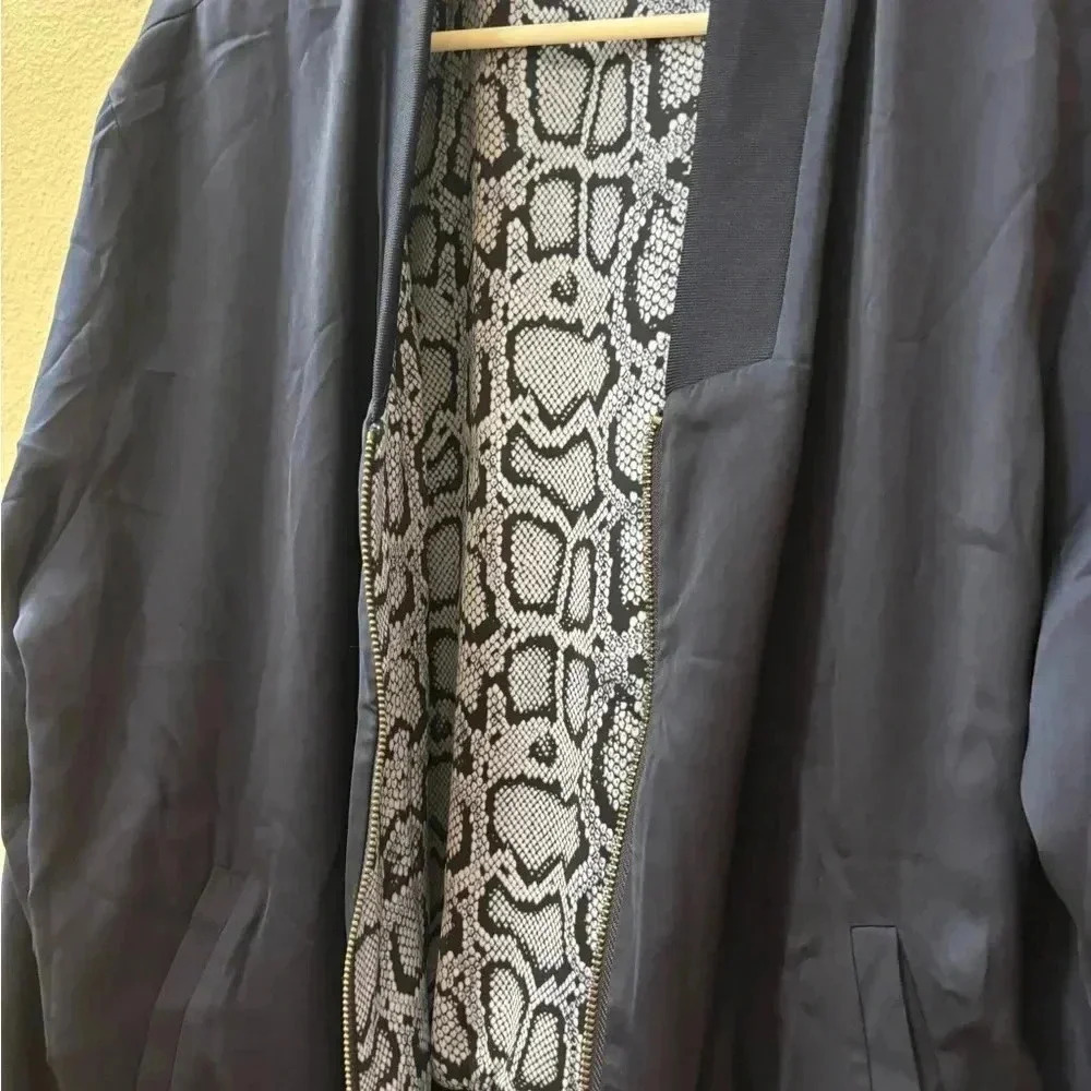 Stella & Dot “Don’t let them tell you no” bomber jacket in navy size Large. - Picture 6 of 7